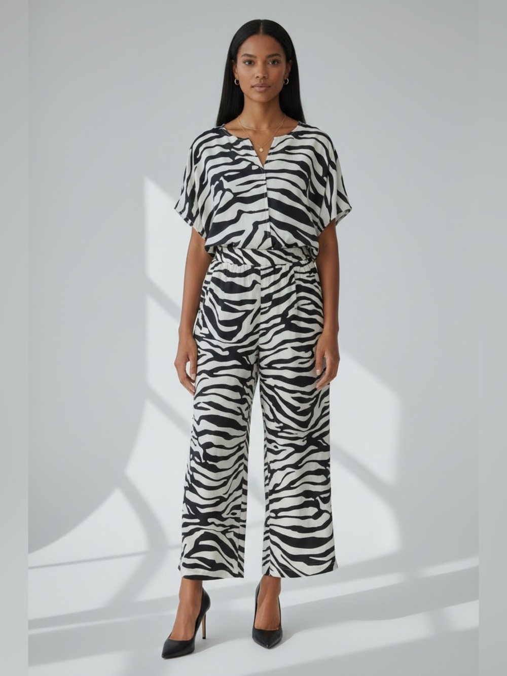 NWOT Zebra Print Crop Pant Set Black & White - Picture 5 of 10